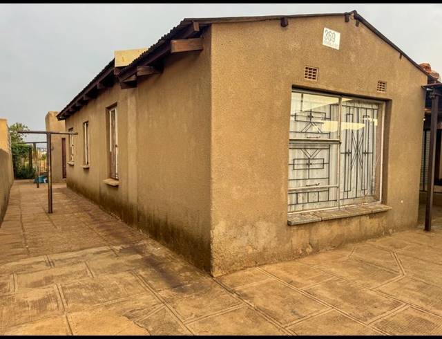 2 BEDROOM HOUSE FOR SALE IN A P KHUMALO